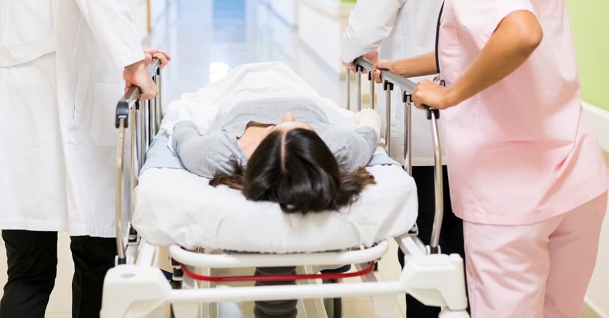 Hospital deve indenizar paciente que caiu de maca em UTI   Migalhas