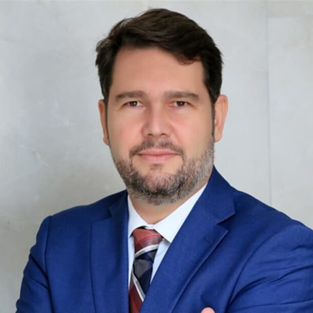 Alego confere título de cidadão goiano ao advogado Klaus Marques   Migalhas