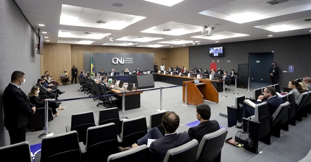 CNJ arquiva PAD contra juiz acusado de ajudar filho de desembargadora   Migalhas