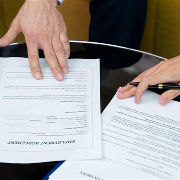 Bancária que não comprovou insuficiência de recursos pagará honorários   Migalhas
