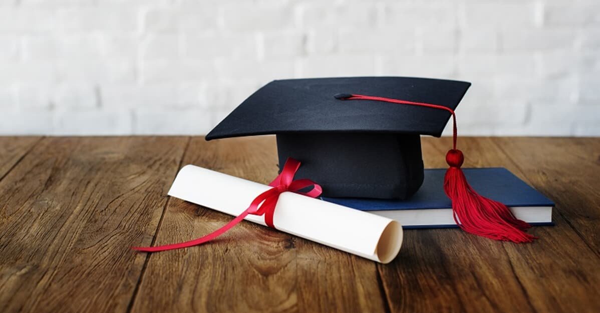Diretoria de Ensino deve validar diplomas de alunos de instituição   Migalhas
