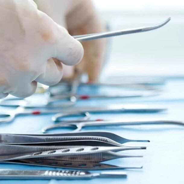 Hospital é condenado por deixar bisturi dentro de idosa após cirurgia   Migalhas