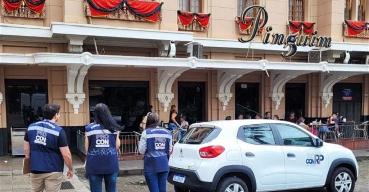 Procon notifica Pinguim por vender chope diferente do anunciado   Migalhas