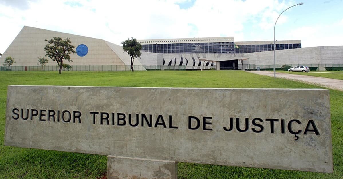 STJ: Prova obtida por policial que atendeu celular do réu é ilícita   Migalhas