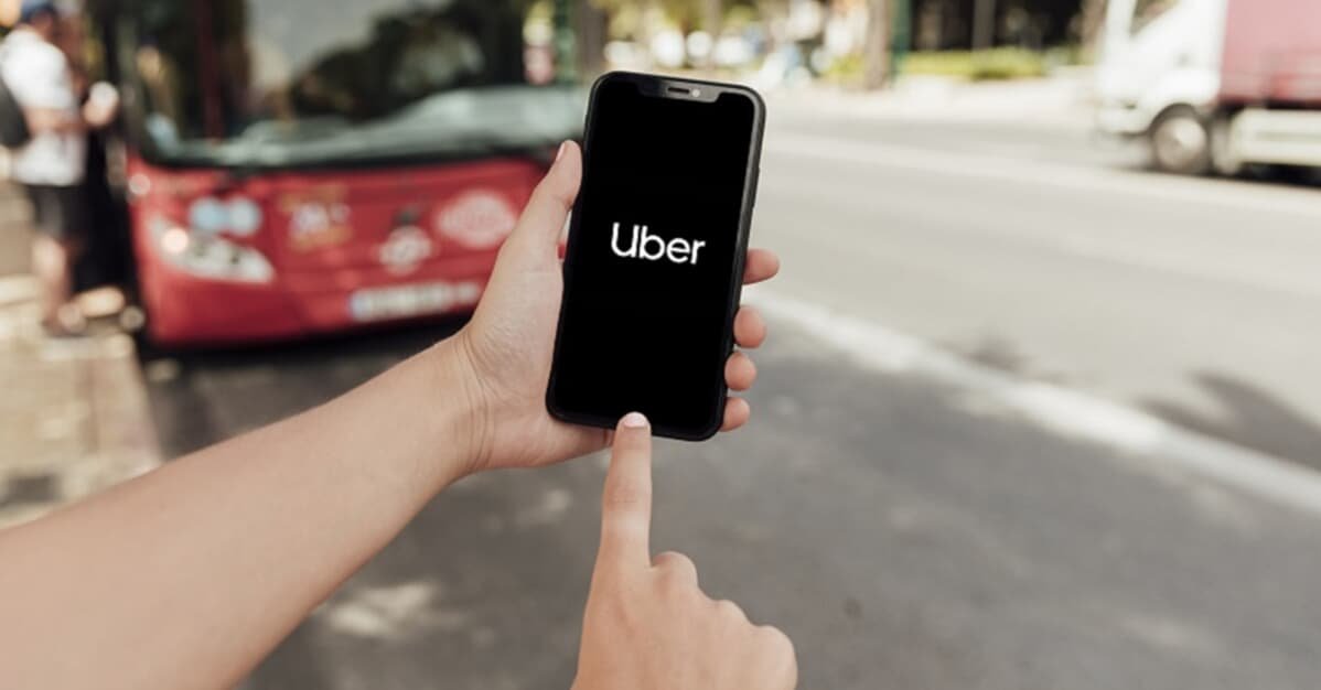 Uber é condenada por suspender motorista com antecedentes inexistentes   Migalhas