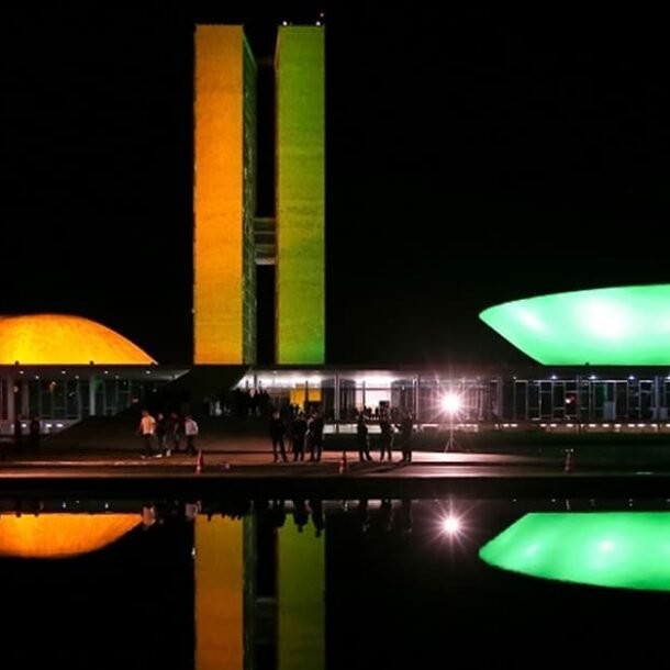 Câmara: PL prevê reajuste anual de taxas cobradas pelos cartórios   Migalhas