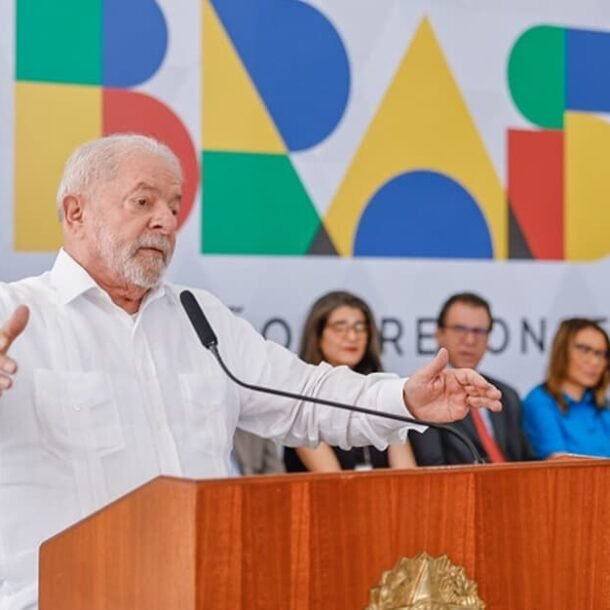 Lula anuncia política de reajuste do salário mínimo e isenção de IR   Migalhas