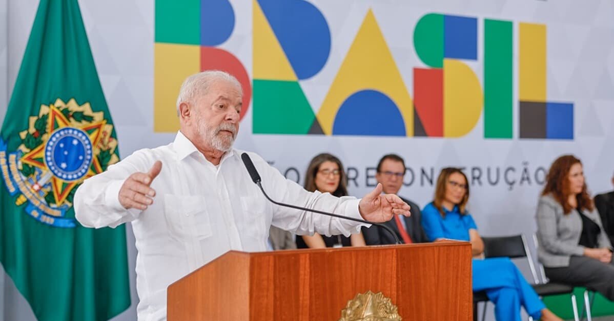 Lula anuncia política de reajuste do salário mínimo e isenção de IR   Migalhas