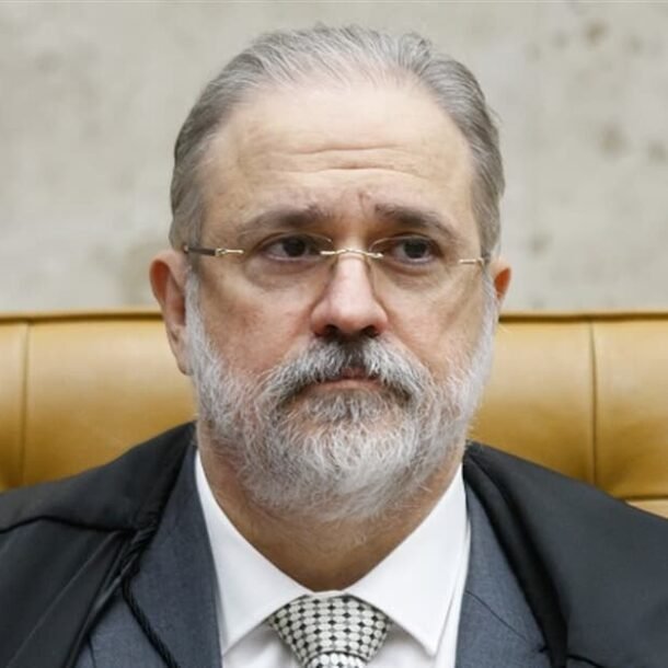 PGR questiona no STF indulto natalino de Bolsonaro    Migalhas