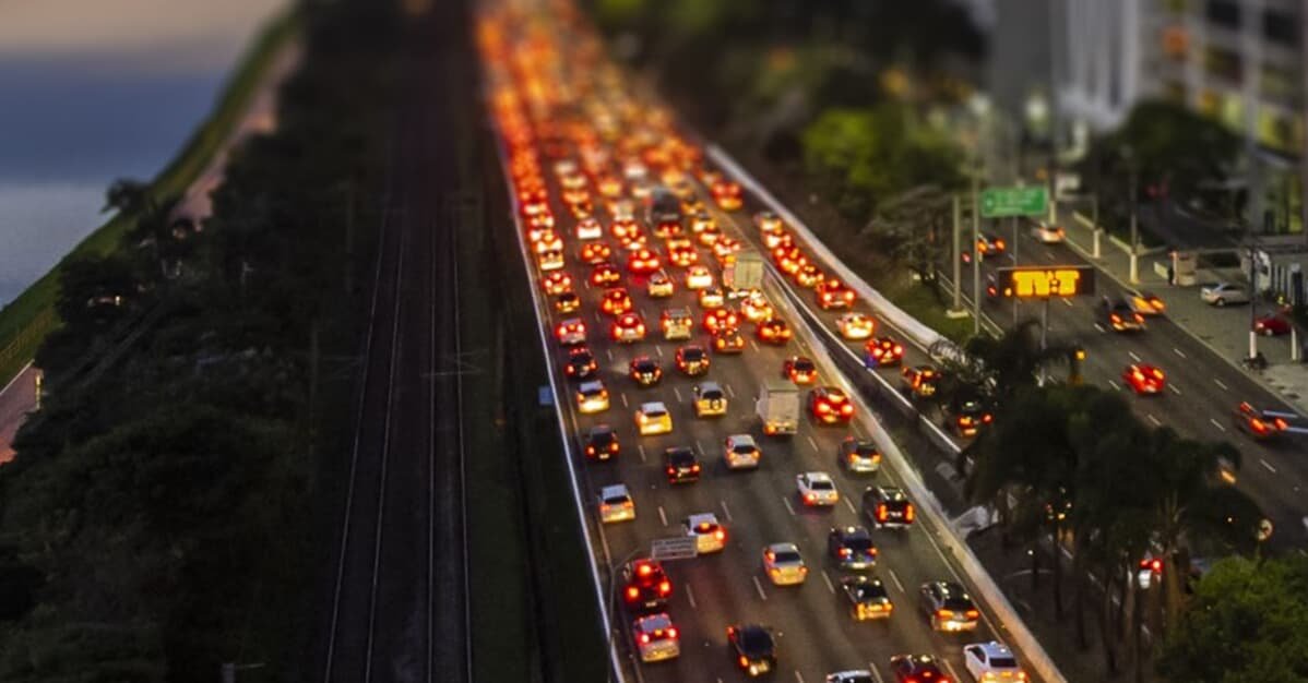 PL proíbe multa por desrespeito a rodízio para carros de outra cidade   Migalhas