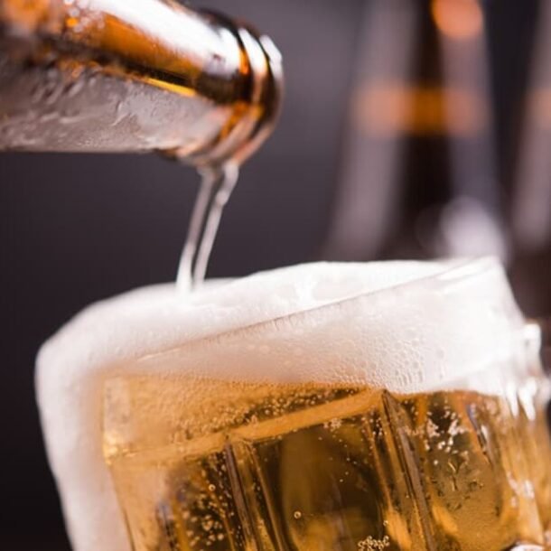 Consumidor que encontrou corpo estranho em cerveja será indenizado   Migalhas