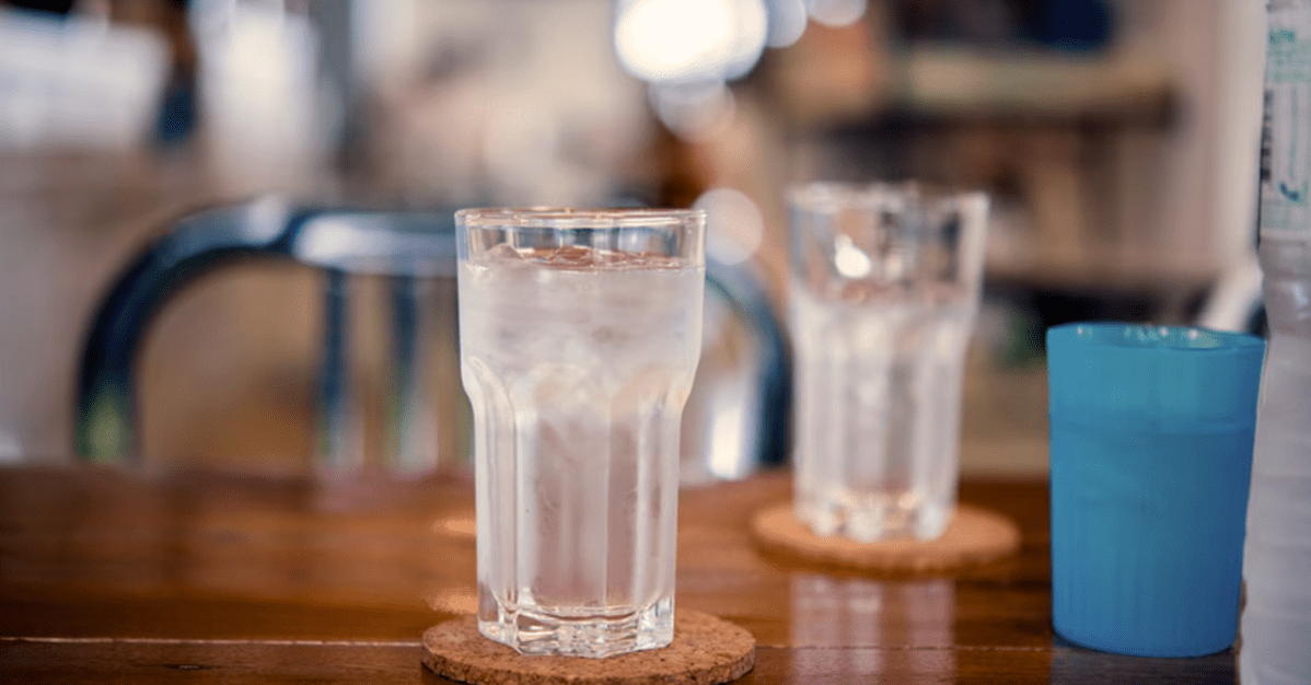 Para advogado, obrigar bar a servir água grátis viola livre iniciativa   Migalhas