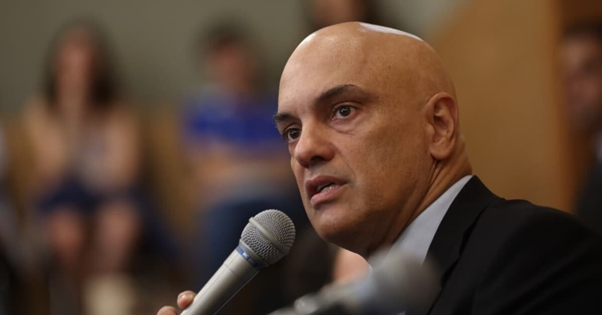 STF: Moraes cassa decisão do TRT que liberou passaporte de devedores   Migalhas