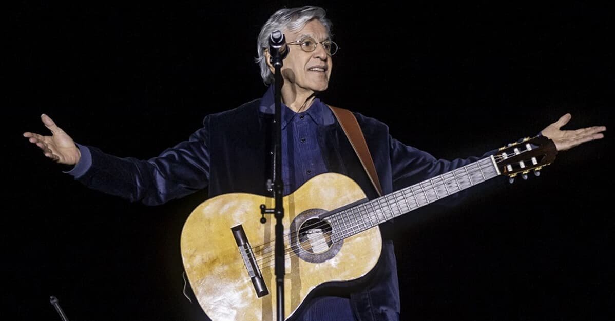 Caetano Veloso processa internauta que o chamou de “canalha”   Migalhas