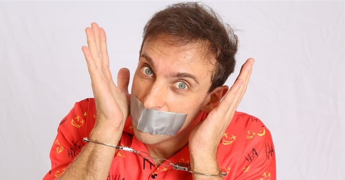 Mendonça cassa decisão que tirou show de Leo Lins do YouTube   Migalhas