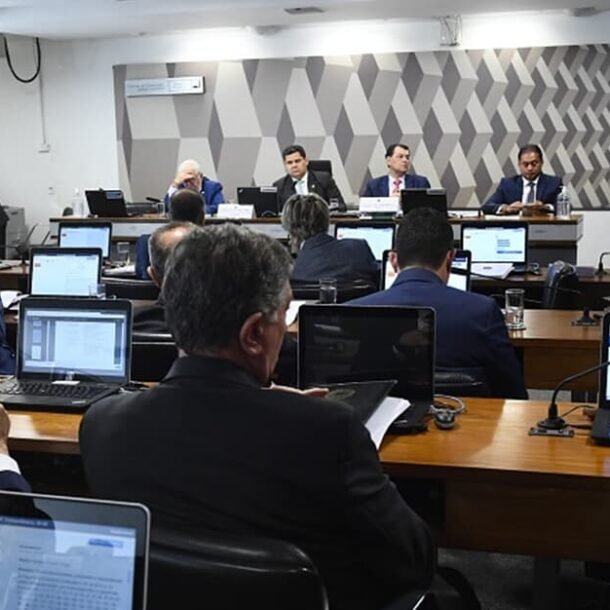 CCJ do Senado aprova relatório da reforma tributária     Migalhas