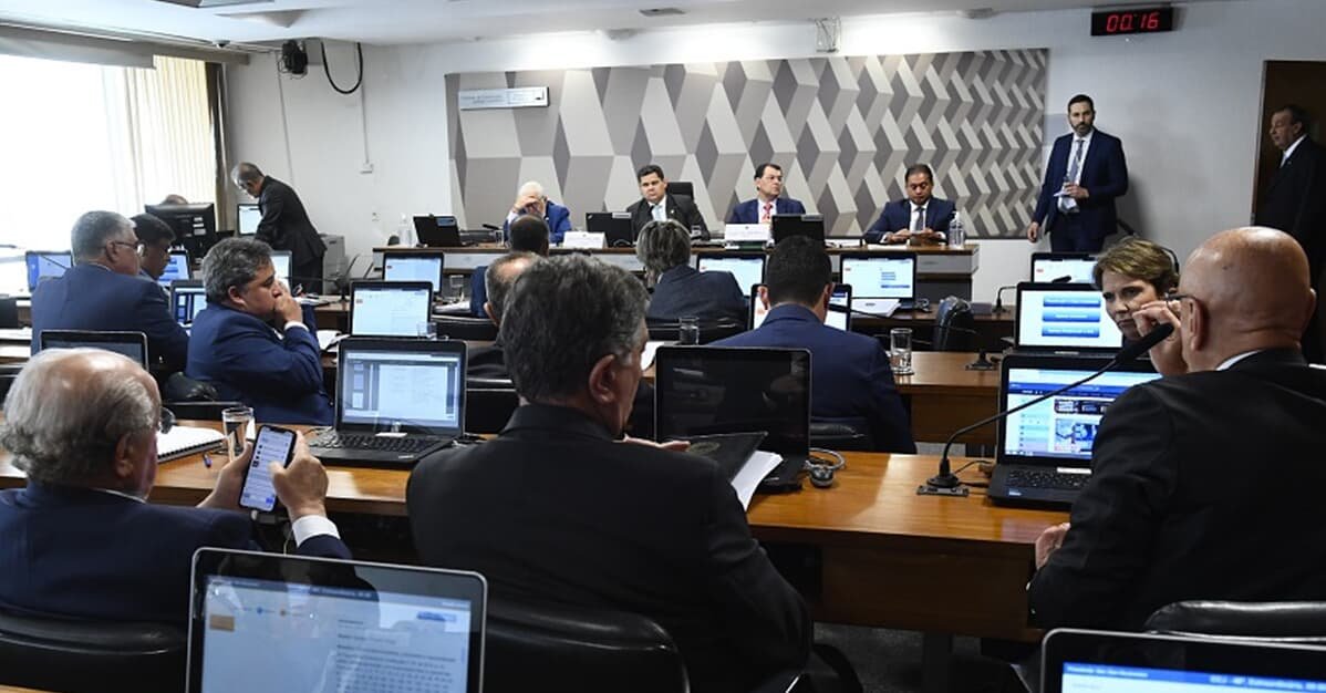 CCJ do Senado aprova relatório da reforma tributária     Migalhas