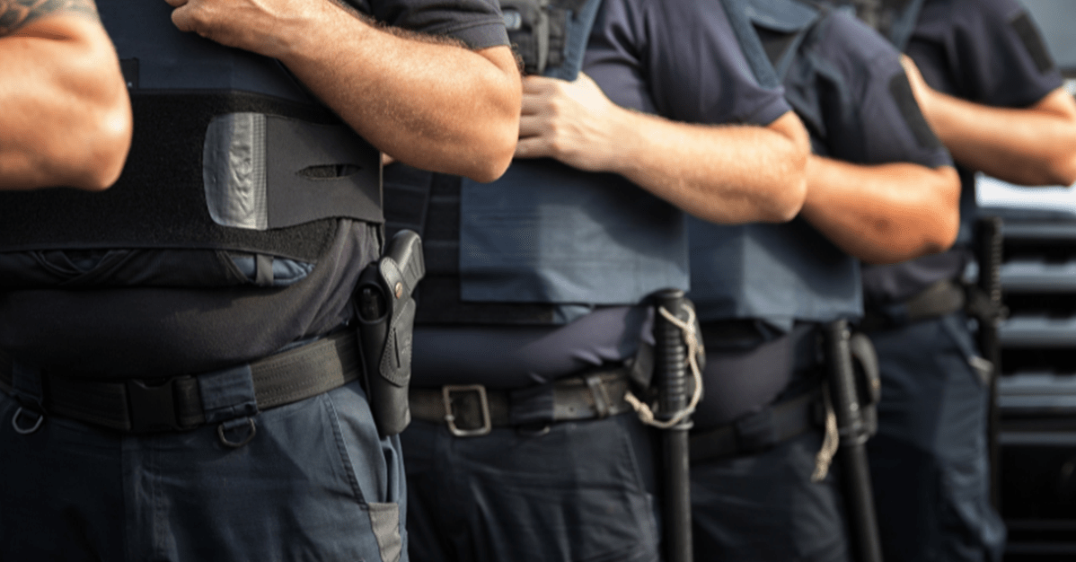 Função de risco: Justiça exclui vigilantes da cota de aprendizagem   Migalhas