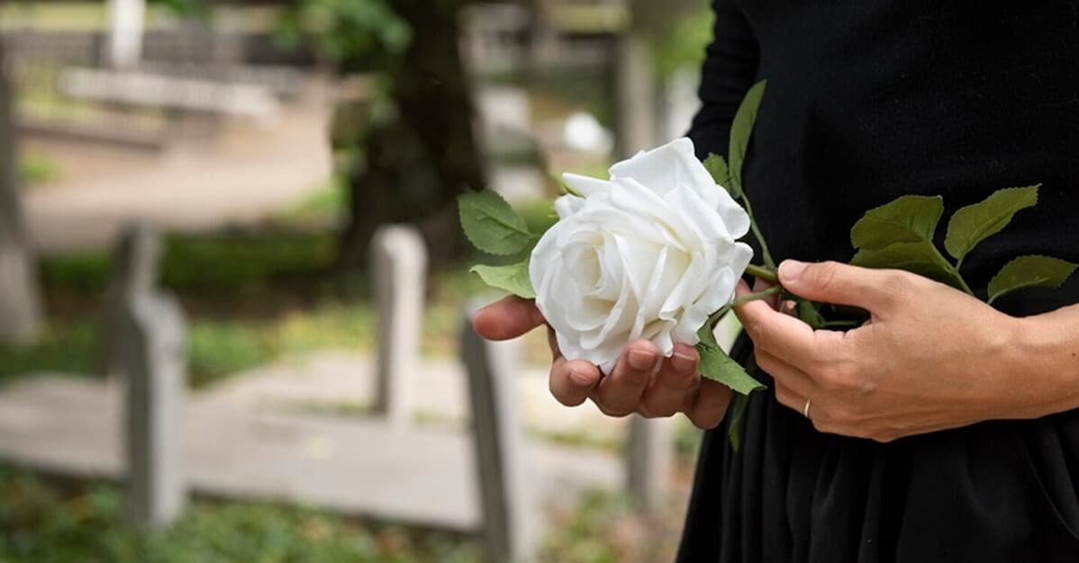 Viúva será indenizada após corpo do marido levado a velório errado   Migalhas