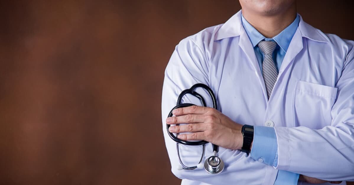 Aluno de medicina aprovado em especialização terá colação antecipada   Migalhas