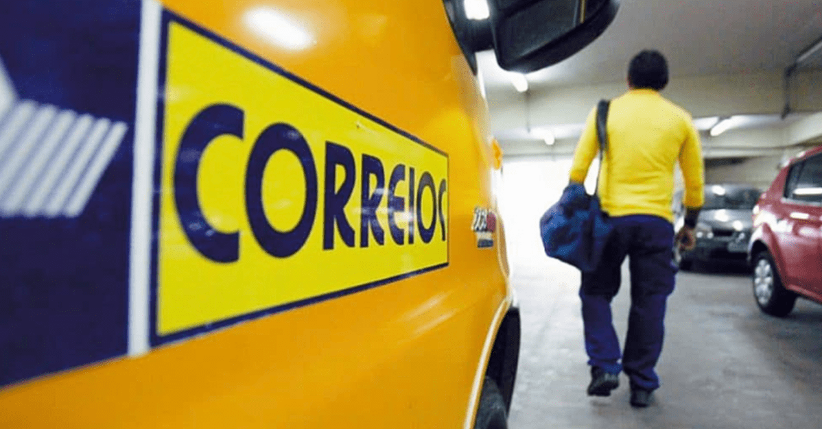 Correios deve pagar gratificação a carteiro readaptado após acidente   Migalhas