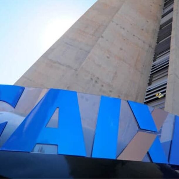 Justiça manda Caixa reduzir jornada de trabalhadores com deficiência   Migalhas