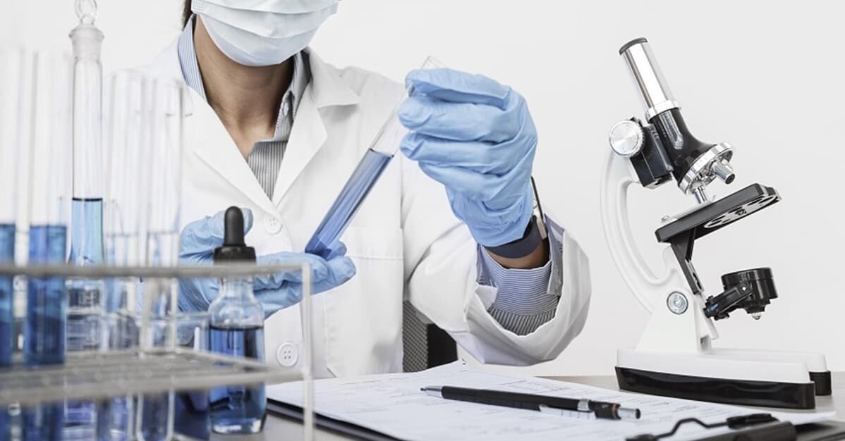 Juiz suspende infração contra biomédica que iniciou pós sem graduação   Migalhas