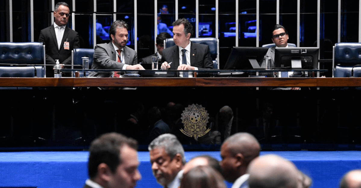 Senado aprova PL que beneficia réu em caso de empate na esfera penal   Migalhas