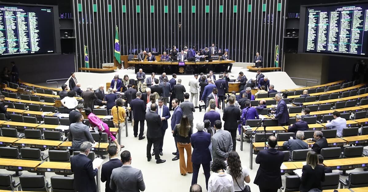 Vai à sanção PL que beneficia réu em caso de empate na esfera penal   Migalhas