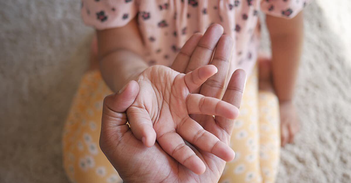 Mulher terá jornada reduzida para cuidar de filha com Síndrome de Down   Migalhas