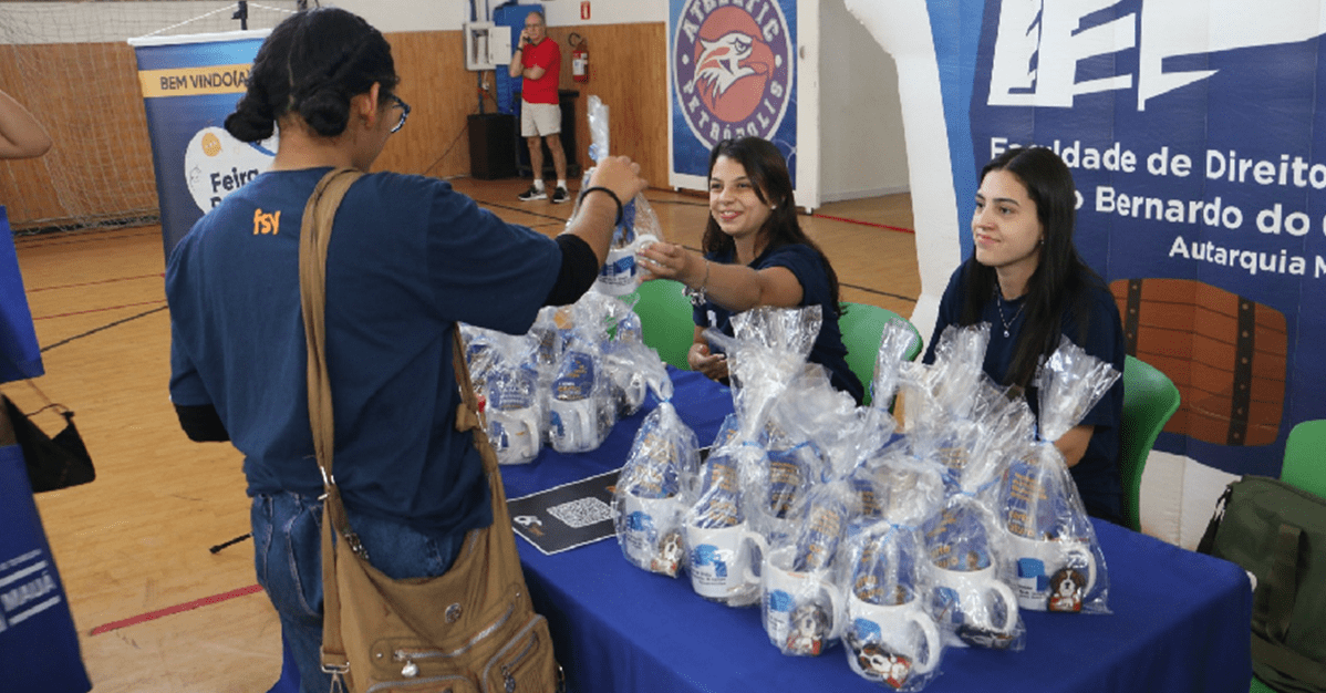 FDSBC promove exposição de carreiras jurídicas em feira de profissões   Migalhas