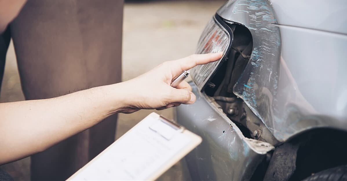 Seguradora deve pagar conserto de carro batido por segurado sem CNH   Migalhas