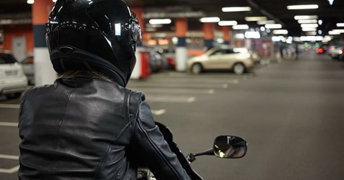 Supermercado indenizará cliente por acidente de moto em estacionamento   Migalhas