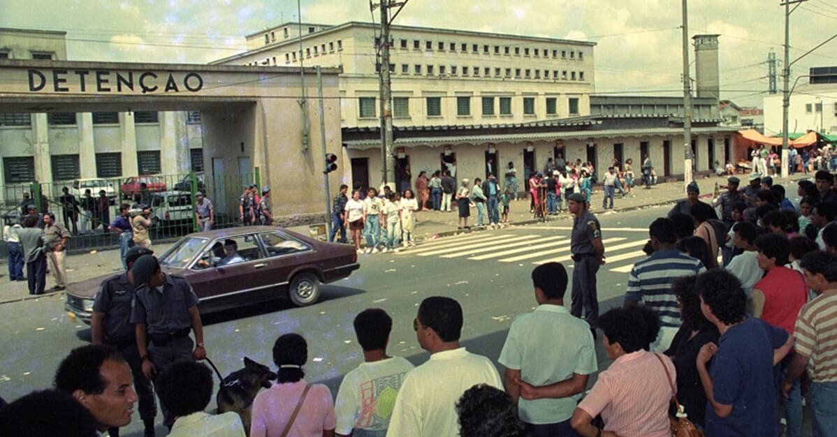 Fux autoriza TJ/SP a julgar indulto de Bolsonaro a PMs do Carandiru   Migalhas
