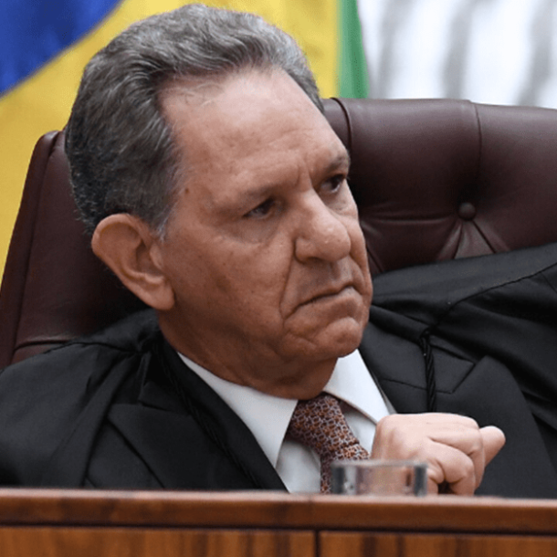 Justiça do DF suspende redes sociais de stalker do ministro Noronha   Migalhas