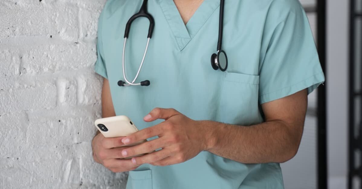 Hospital indenizará por divulgação de foto de paciente no WhatsApp   Migalhas