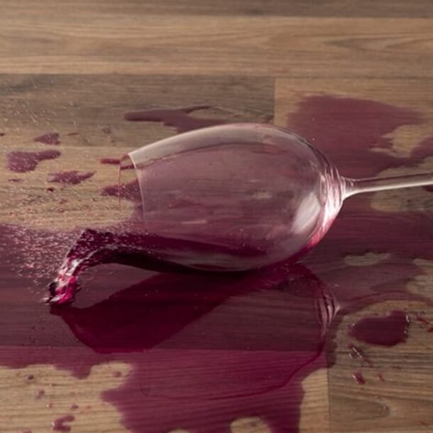 TJ/PB: Cliente indenizará garçom após agredi lo com taça de vinho    Migalhas
