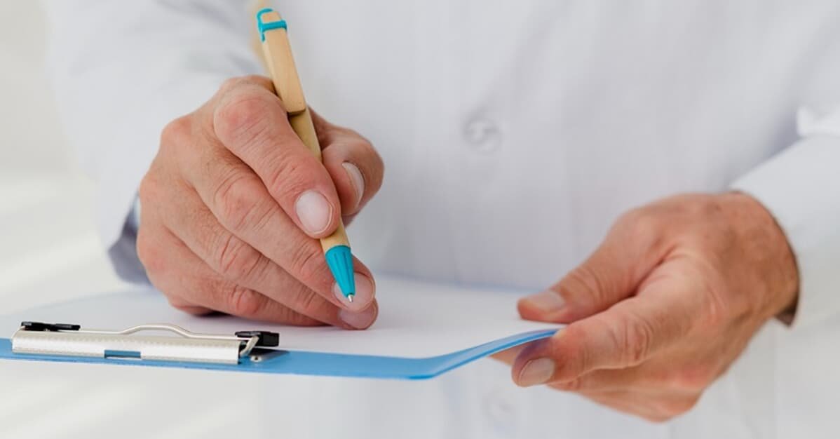 Clínica indenizará paciente demitida após atestado médico não validado   Migalhas