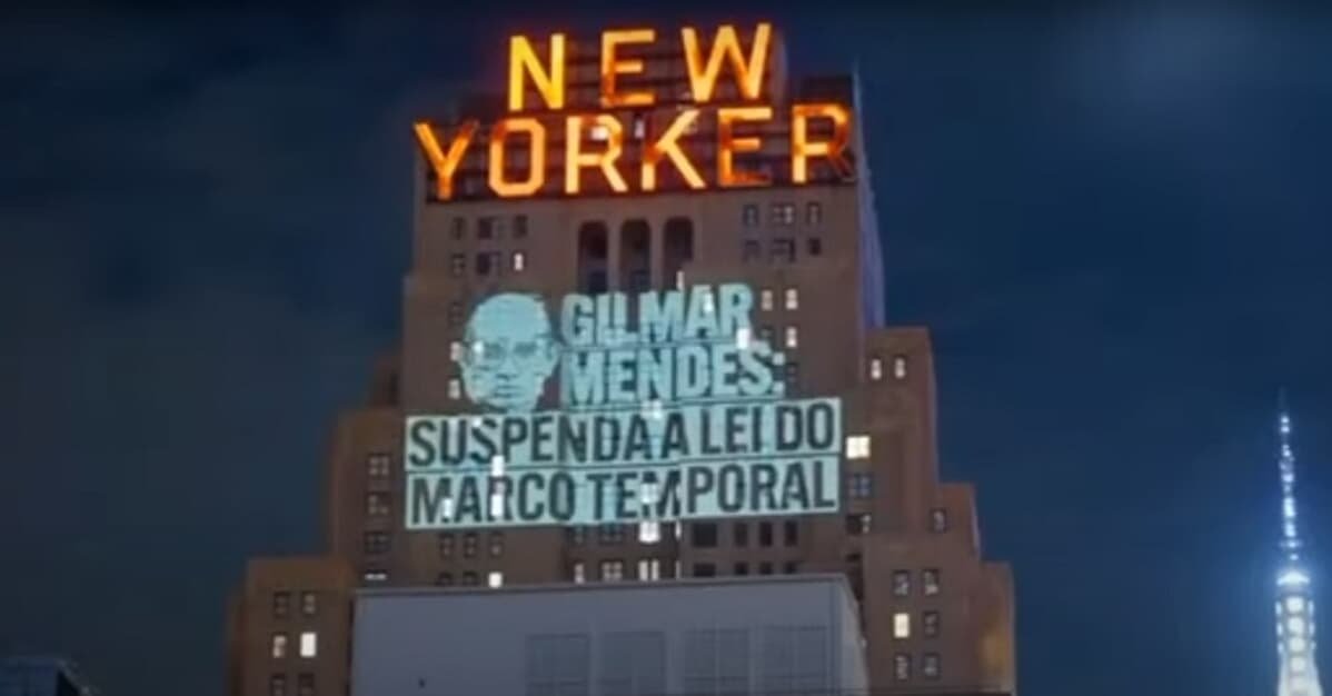 Manifestação em NY pede que Gilmar suspenda lei do marco temporal   Migalhas