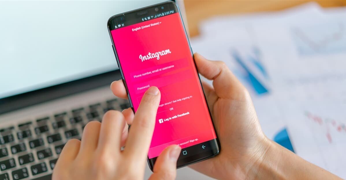 Usuária será indenizada por falha na reativação de perfil no Instagram   Migalhas