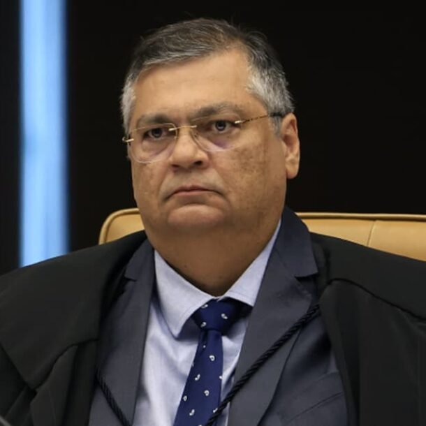 Dino diz que liberdade absoluta contra vacina saiu de