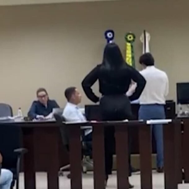 Em Júri, promotora acusa advogados de seguirem