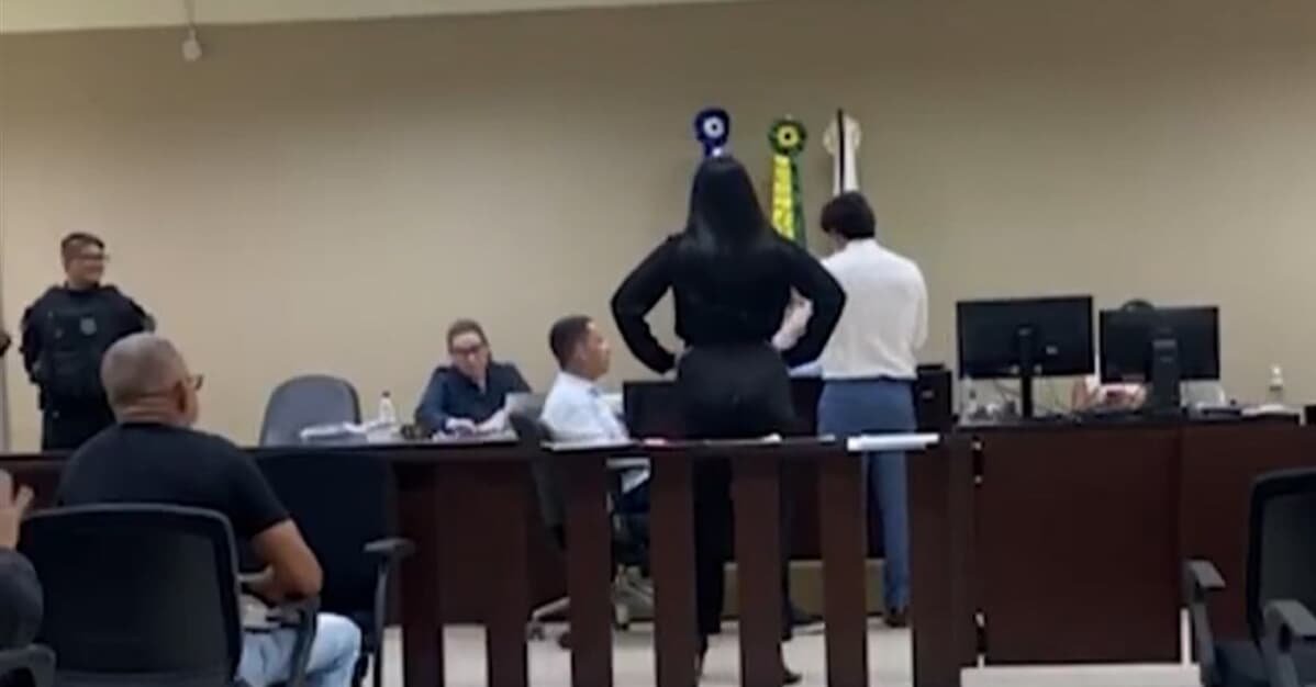 Em Júri, promotora acusa advogados de seguirem