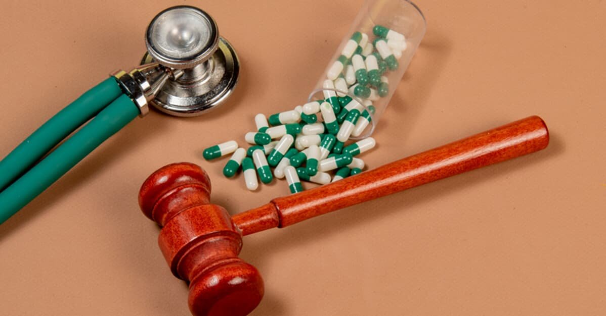 Juíza bloqueia R$ 50 mil da União para garantir medicamento a paciente   Migalhas
