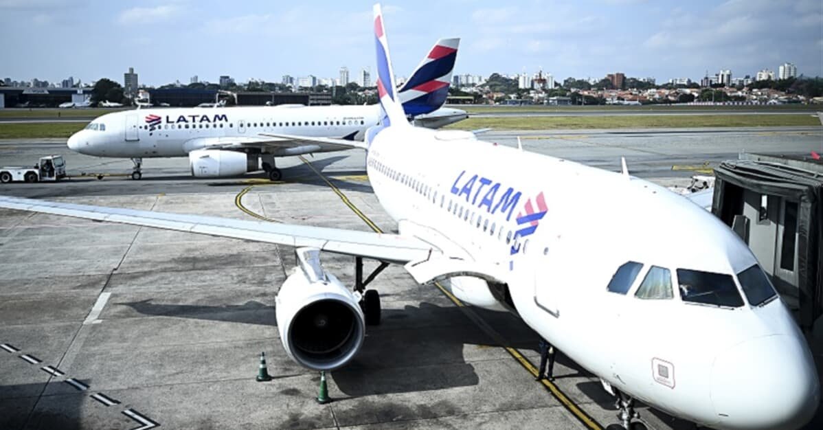 Latam é condenada por impedir embarque por nome abreviado no bilhete   Migalhas
