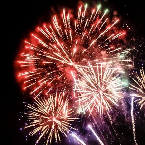 TJ/SP proíbe queima de fogos de artifício ruidosos em município   Migalhas