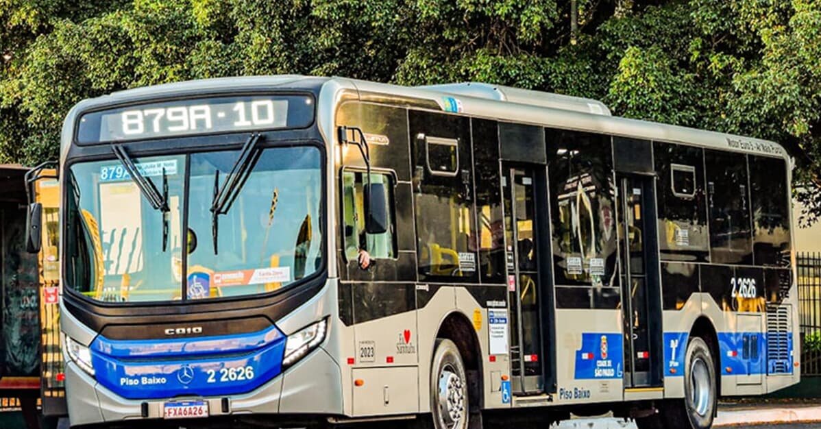 Empresa de ônibus pode responder por morte de cobrador na pandemia   Migalhas