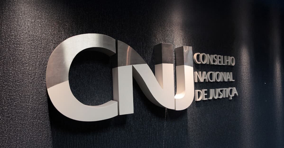 Juiz manda empresa remover post com selo do CNJ sem autorização   Migalhas