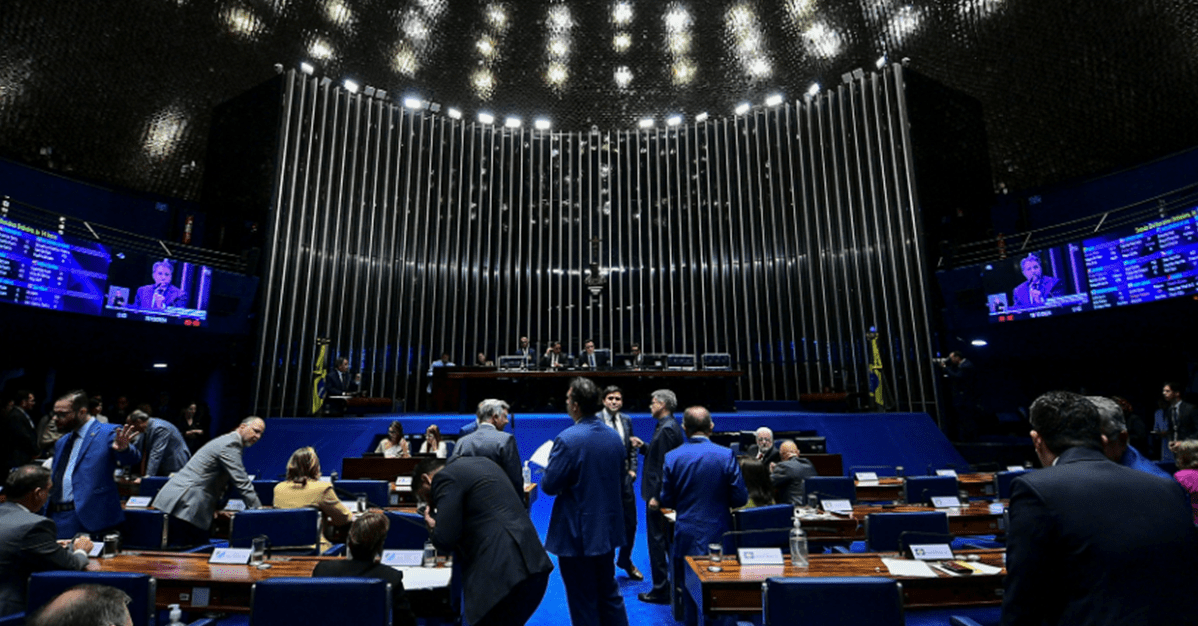 PEC que limita supersalários de servidores é aprovada pelo Congresso   Migalhas