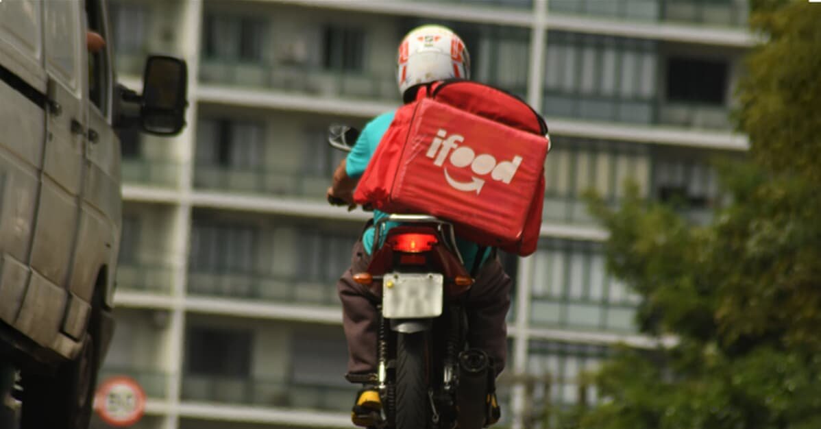 iFood ressarcirá condomínios após entregador marcar iniciais em totem   Migalhas
